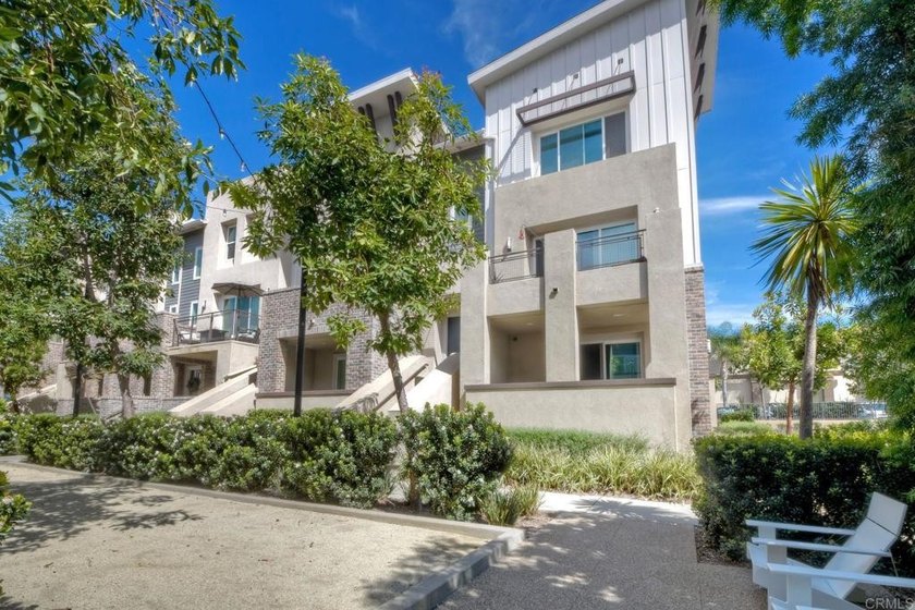 Rare corner residence in Kensington at the Square with no - Beach Condo for sale in Carlsbad, California on Beachhouse.com
