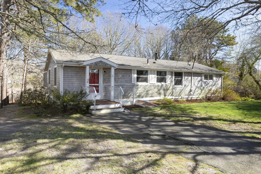 HYANNIS - Set near Veterans Park Beach, the JFK Memorial, Lewis - Beach Home for sale in Hyannis, Massachusetts on Beachhouse.com