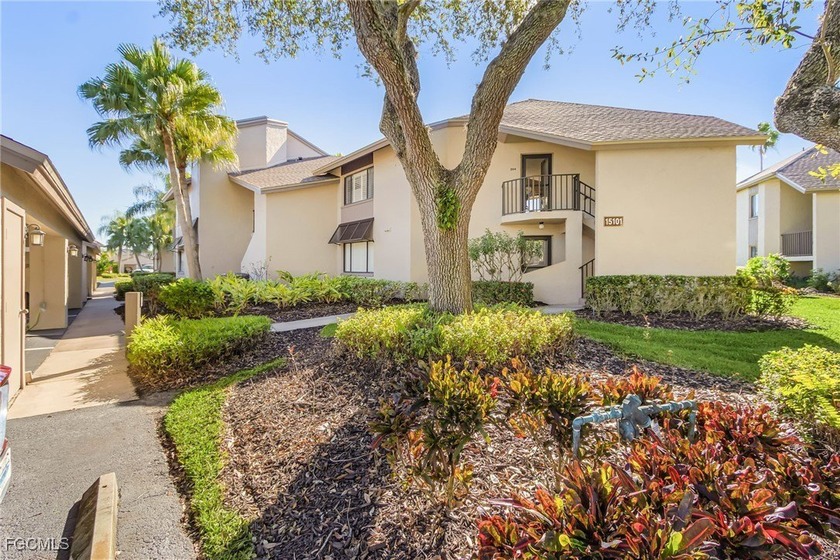 You will not want to miss this beautifully appointed 3 bedroom/2 - Beach Condo for sale in Fort Myers, Florida on Beachhouse.com