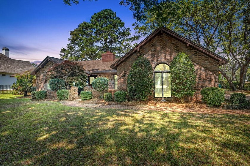 Welcome to 100 SUNSET COVE! A custom-built all-brick waterfront - Beach Home for sale in Niceville, Florida on Beachhouse.com