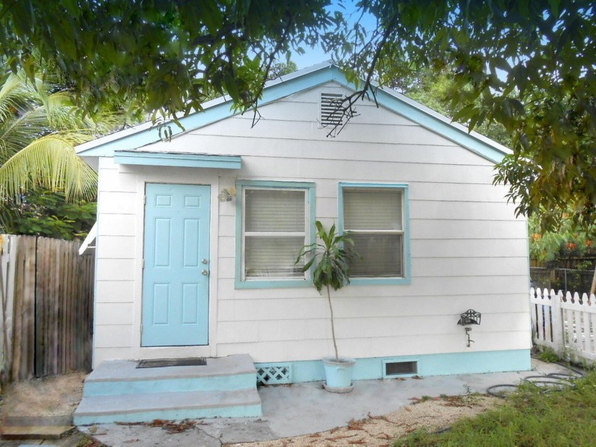 GREAT LOCATION in LAKE WORTH BEACH!... TWO BLOCKS NORTH OF LAKE - Beach Home for sale in Lake Worth Beach, Florida on Beachhouse.com