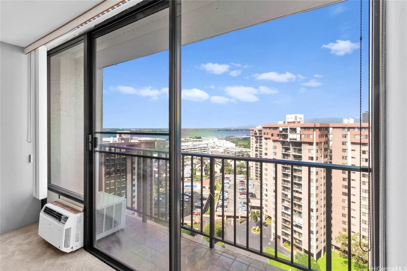 High-floor 22nd-floor 1-bed, 1-bath unit at Pearl One in good - Beach Condo for sale in Aiea, Hawaii on Beachhouse.com