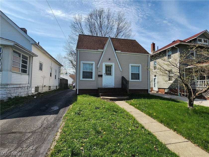 Bring your vision to 19850 Ormiston! This home offers solid - Beach Home for sale in Euclid, Ohio on Beachhouse.com