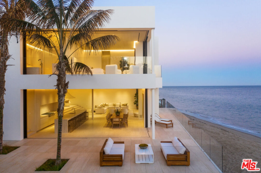 Truly extraordinary, cannot be reproduced, one-of-a-kind - Beach Home for sale in Malibu, California on Beachhouse.com