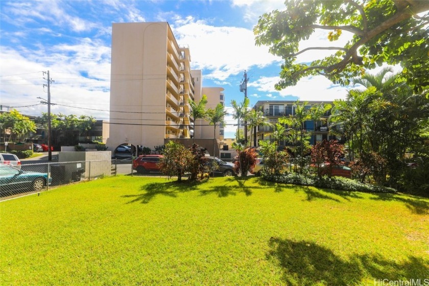 Fully renovated home in small boutique building. Great location - Beach Condo for sale in Honolulu, Hawaii on Beachhouse.com