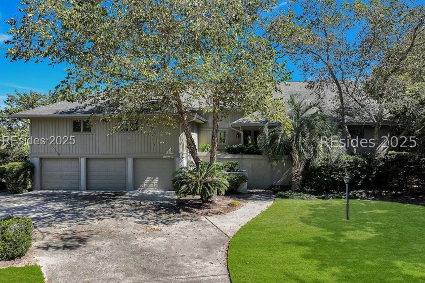This 4500 sqft stunning 5-bedroom, 5-bath residence offers - Beach Home for sale in Hilton Head Island, South Carolina on Beachhouse.com
