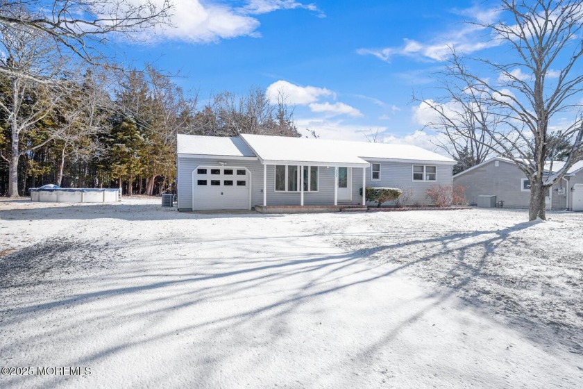 Welcome home to this beautifully remodeled 3-bedroom, 1-bathroom - Beach Home for sale in West Creek, New Jersey on Beachhouse.com