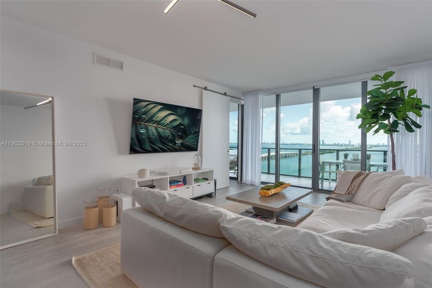 Enjoy breathtaking panoramic views of Biscayne Bay and Miami's - Beach Condo for sale in Miami, Florida on Beachhouse.com