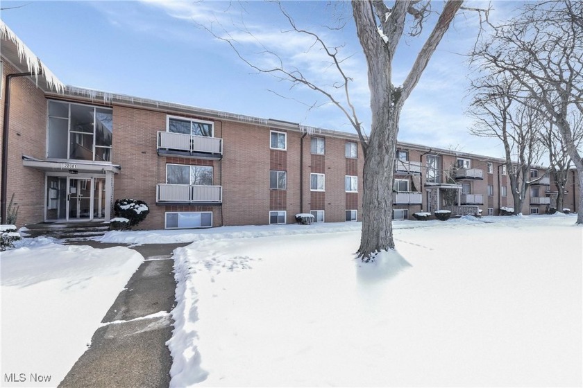 Welcome to this stunning, fully renovated 1-bedroom, 1-bathroom - Beach Condo for sale in Rocky River, Ohio on Beachhouse.com