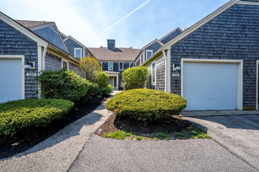 Penthouse at Kings Way - an 18-hole golf course community - Beach Condo for sale in Yarmouth Port, Massachusetts on Beachhouse.com
