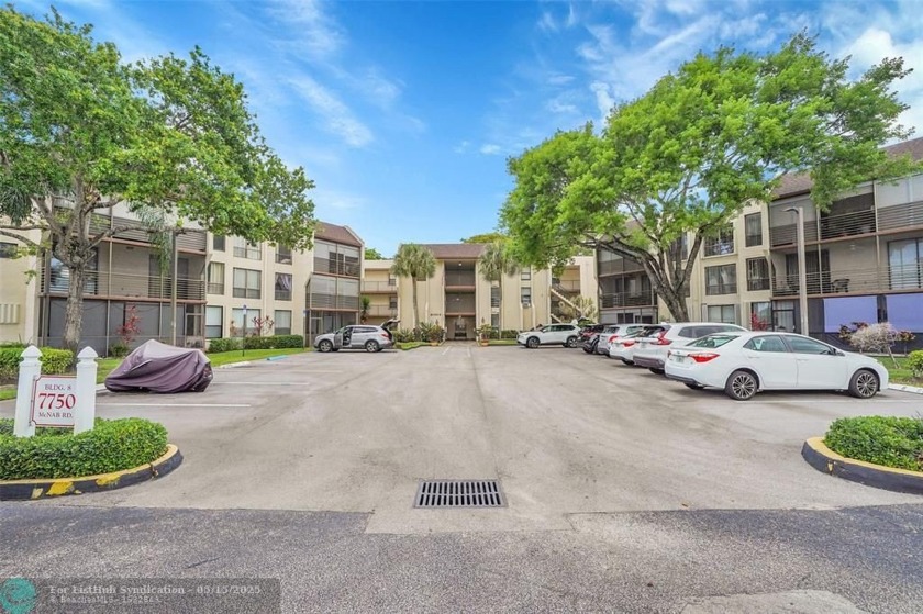 New Roof 2024! Enjoy serene lake, garden, and golf course views - Beach Condo for sale in Tamarac, Florida on Beachhouse.com