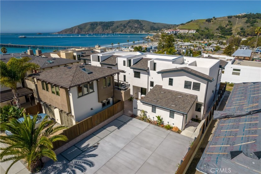 This chic new contemporary townhome with a stylish floorplan and - Beach Townhome/Townhouse for sale in Avila Beach, California on Beachhouse.com