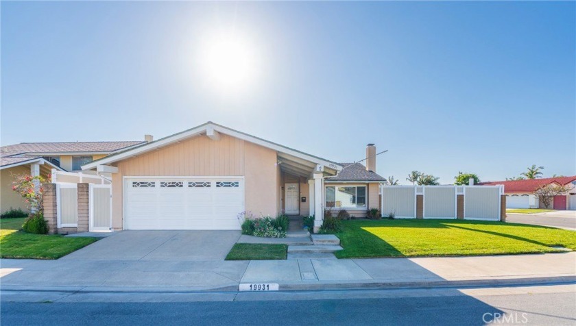 Beautifully upgraded single-level home on a spacious corner lot - Beach Home for sale in Huntington Beach, California on Beachhouse.com