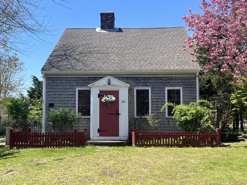 Classic three-bedroom antique cape on a half-acre of land and a - Beach Home for sale in South Yarmouth, Massachusetts on Beachhouse.com