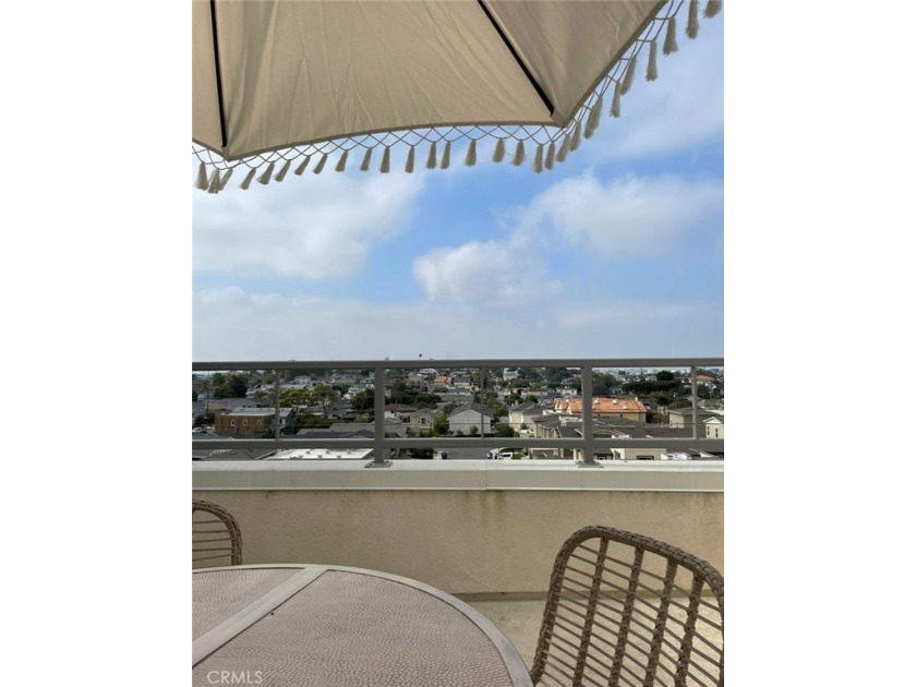 RARE OPPORTUNITY: CHIC END-UNIT TOWNHOME WITH CITY VIEWS IN EL - Beach Townhome/Townhouse for sale in El Segundo, California on Beachhouse.com