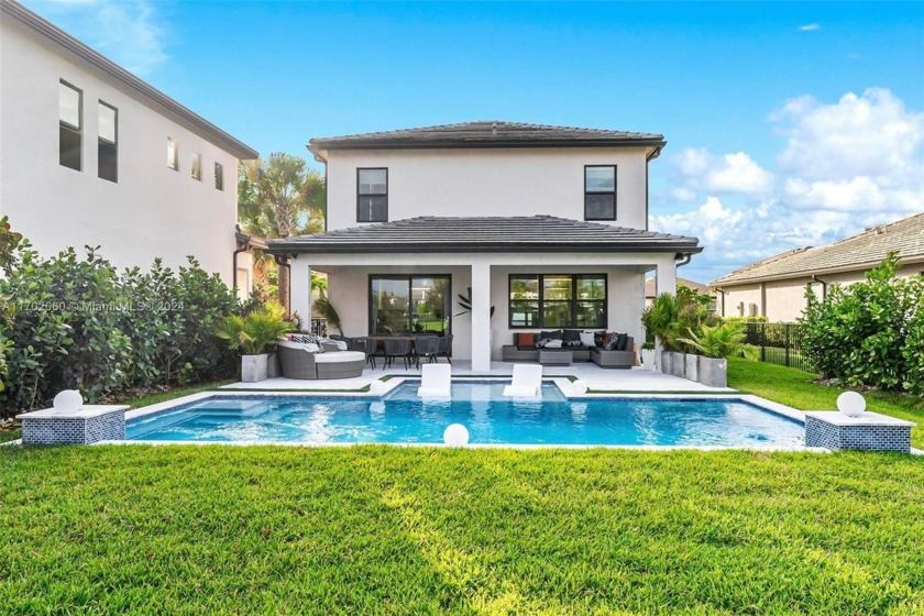 This stunning two-story, lake front single-family residence - Beach Home for sale in Oakland Park, Florida on Beachhouse.com