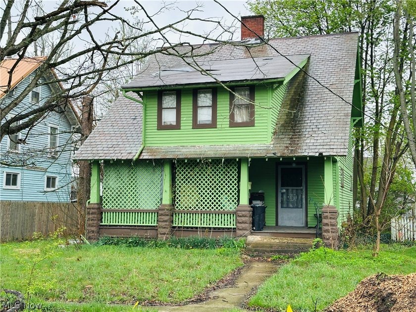 Welcome to 4721 Topper Avenue - a classic early 20th-century - Beach Home for sale in Ashtabula, Ohio on Beachhouse.com