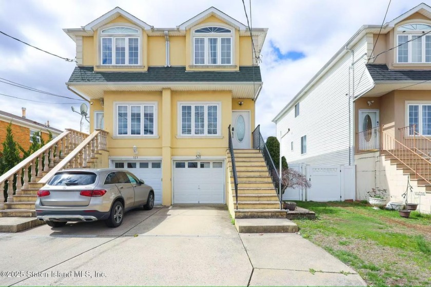 Good location! Semi-Attached with 3 bedroom, 4 bath w/ground - Beach Home for sale in Staten Island, New York on Beachhouse.com