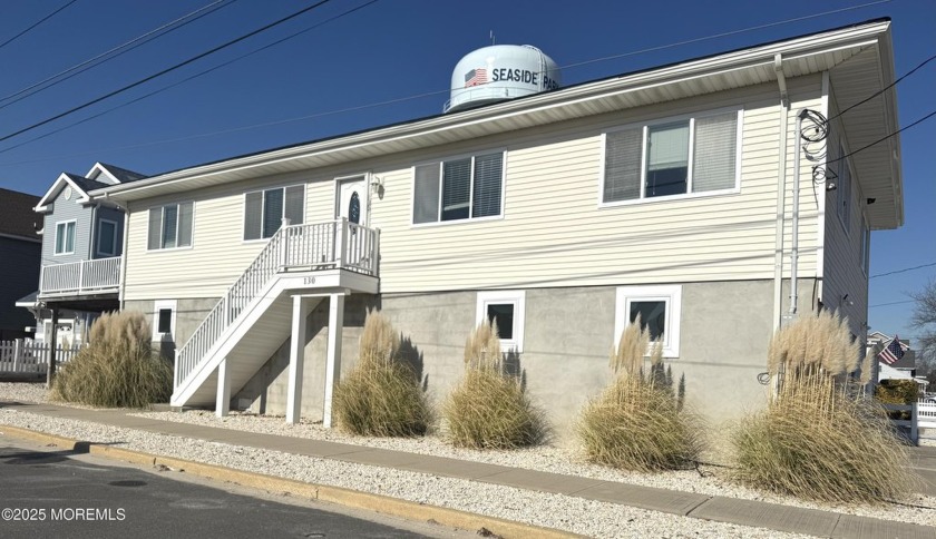Bayview Beauty!!! This lovely 4 bedroom, 2 bath, raised ranch - Beach Home for sale in Seaside Park, New Jersey on Beachhouse.com