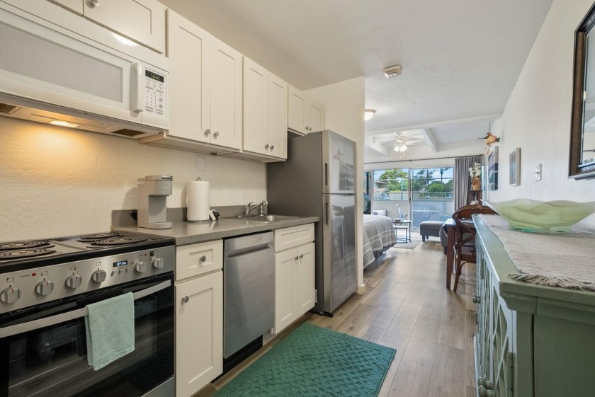 Excellent renovated studio unit located in the sweet spot of - Beach Condo for sale in Kihei, Hawaii on Beachhouse.com