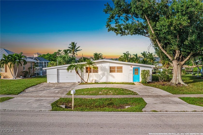 Auction Property. This 3-bedroom, 1.5-bath CBS home offers - Beach Home for sale in Port Charlotte, Florida on Beachhouse.com