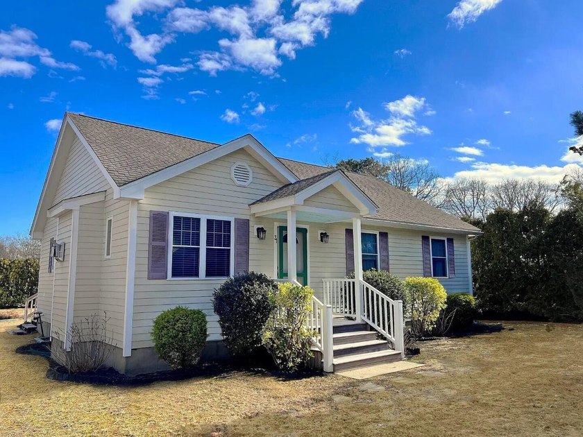 Welcome to easy Edgartown living in this charming 3-bedroom - Beach Home for sale in Edgartown, Massachusetts on Beachhouse.com
