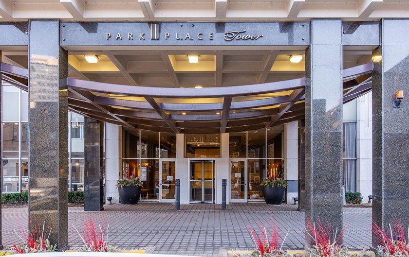 Welcome to Park Place Tower located in Chicago's Lakeview - Beach Condo for sale in Chicago, Illinois on Beachhouse.com