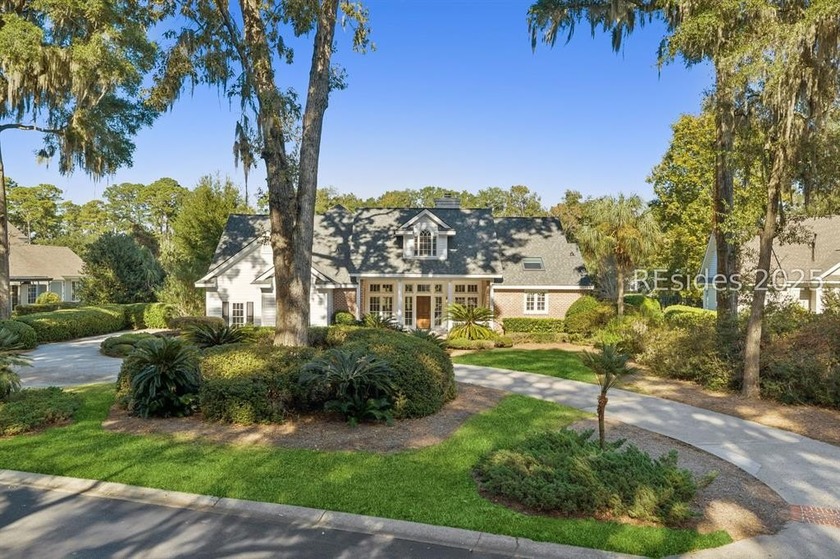 This 4 bedroom, 4 bath home in prestigious Belfair offers a - Beach Home for sale in Bluffton, South Carolina on Beachhouse.com
