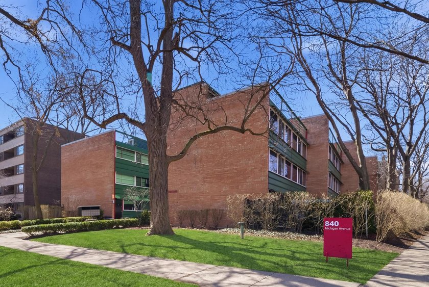 Bright and beautifully maintained 2-bedroom, 1.5-bath townhome - Beach Condo for sale in Evanston, Illinois on Beachhouse.com