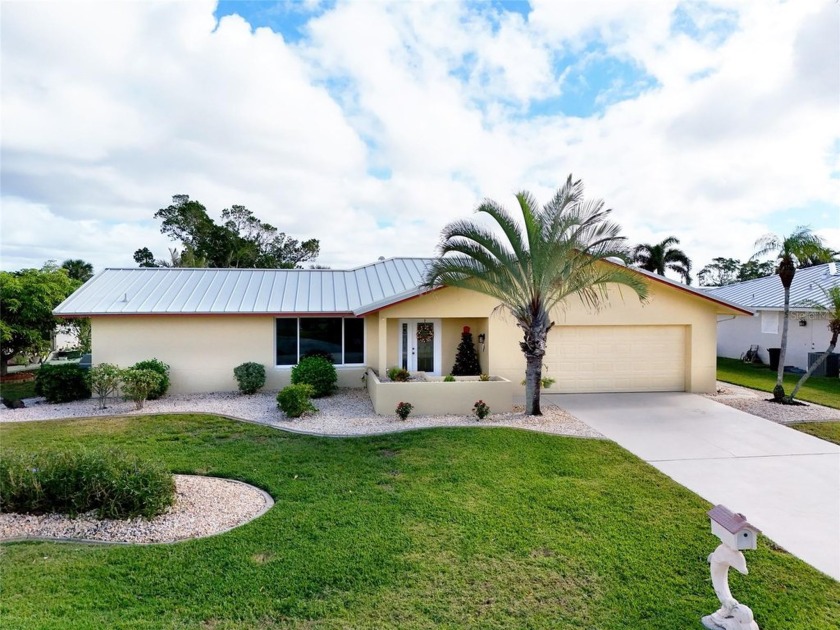 MOVE-IN-READY! This meticulously maintained 2 bedroom, 2 bath - Beach Home for sale in Punta Gorda, Florida on Beachhouse.com