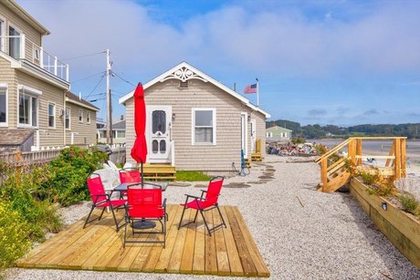 Discover ''The Little Lady,'' an enchanting oceanfront cottage - Beach Home for sale in Scarborough, Maine on Beachhouse.com