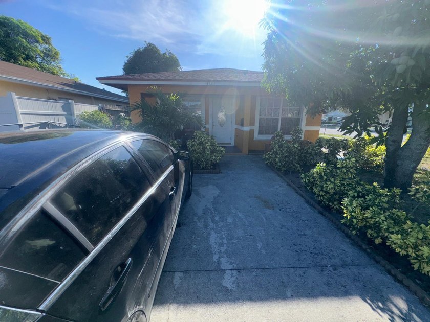 1123 E Windsor Ave - Beach Home for sale in West Palm Beach, Florida on Beachhouse.com