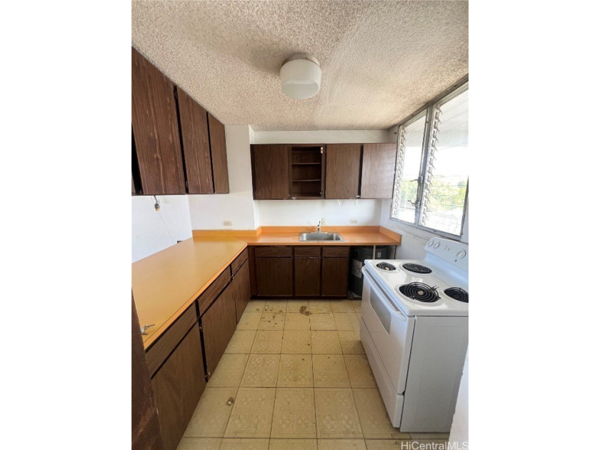 Looking for an affordable 2 bedroom condo that you can upgrade - Beach Condo for sale in Aiea, Hawaii on Beachhouse.com