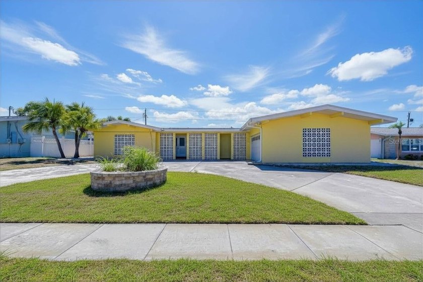 Welcome to this beautiful residence in the highly desirable - Beach Home for sale in Seminole, Florida on Beachhouse.com