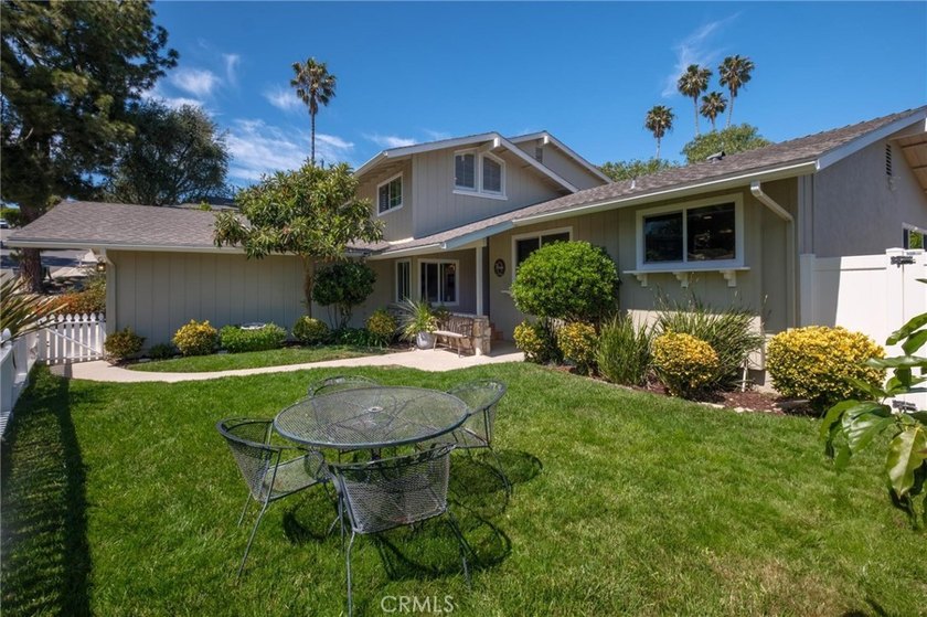 Presenting ~ 29512 Whitley Collins... Step into a world of - Beach Home for sale in Rancho Palos Verdes, California on Beachhouse.com