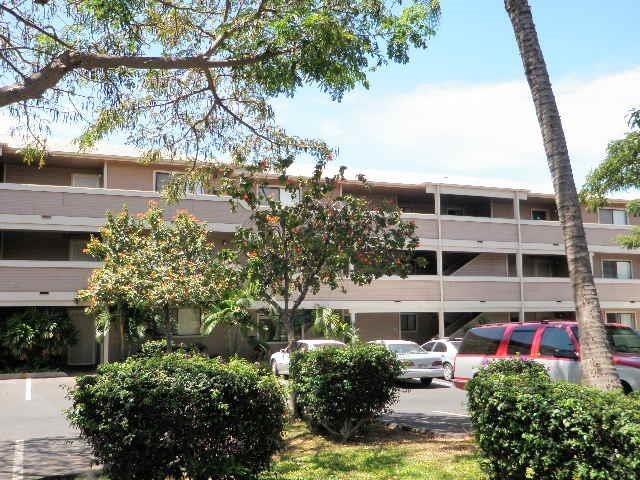 Top floor Kihei Shores Unit.  Close walk to South Maui beaches - Beach Condo for sale in Kihei, Hawaii on Beachhouse.com