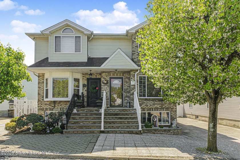Welcome to Princes Bay! Located in Wolf's Pond Estate, this - Beach Home for sale in Staten Island, New York on Beachhouse.com
