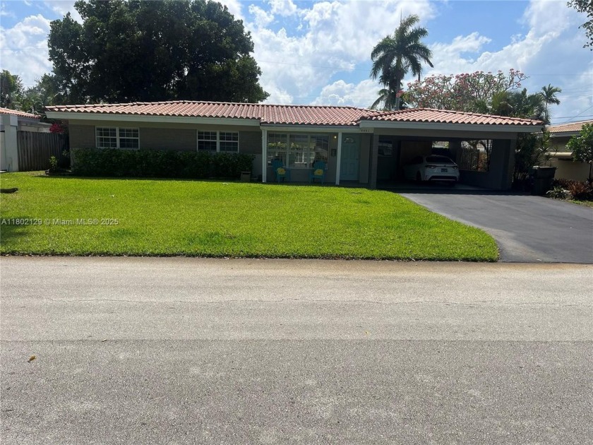 Charming 3/2 in Coral Heights. Well maintained house in great - Beach Home for sale in Oakland Park, Florida on Beachhouse.com