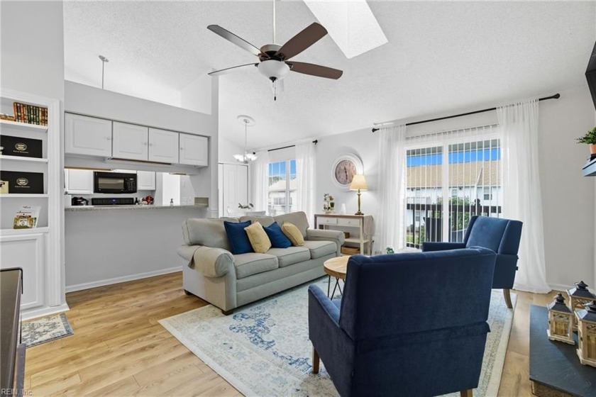 This 2 bedroom, 2 full bathroom 2nd floor condo is adorable! - Beach Condo for sale in Virginia Beach, Virginia on Beachhouse.com