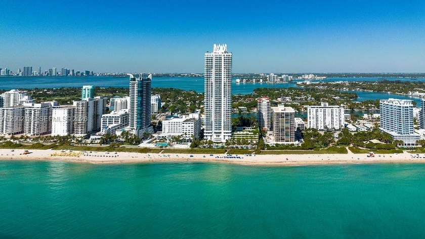 Beautiful 1BR/1.5BA residence featuring gorgeous wood floors in - Beach Condo for sale in Miami Beach, Florida on Beachhouse.com