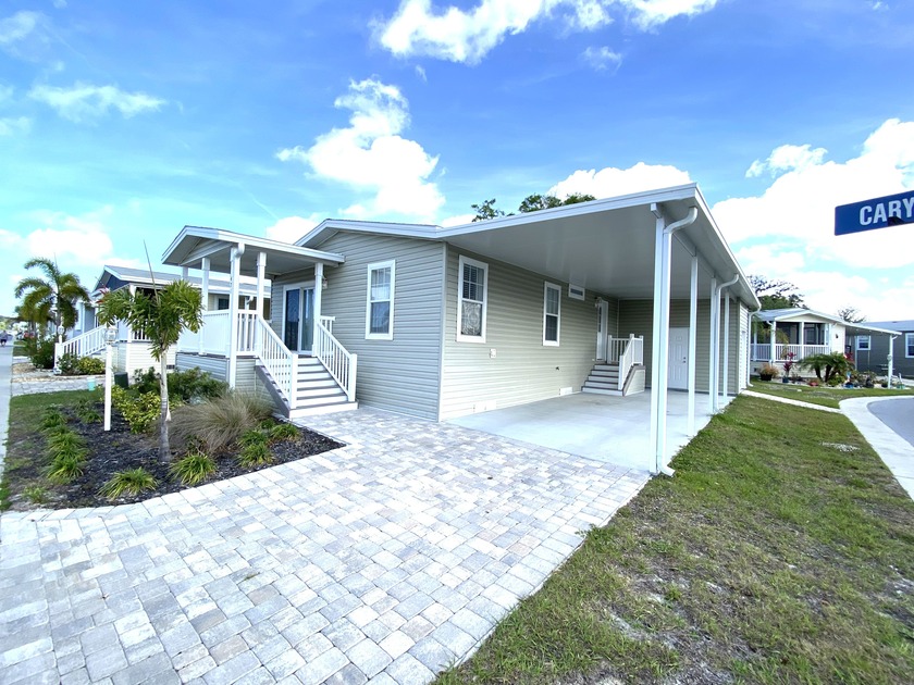 Located in a resort style, active, 55+,Age qualified, Non Flood - Beach Home for sale in Tarpon Springs, Florida on Beachhouse.com