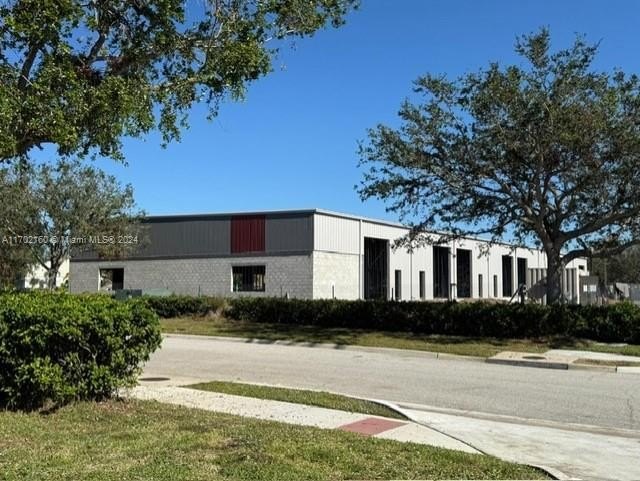 NEW flex space building of 17,941 SF, consisting of a total of 8 - Beach Commercial for sale in Bradenton, Florida on Beachhouse.com