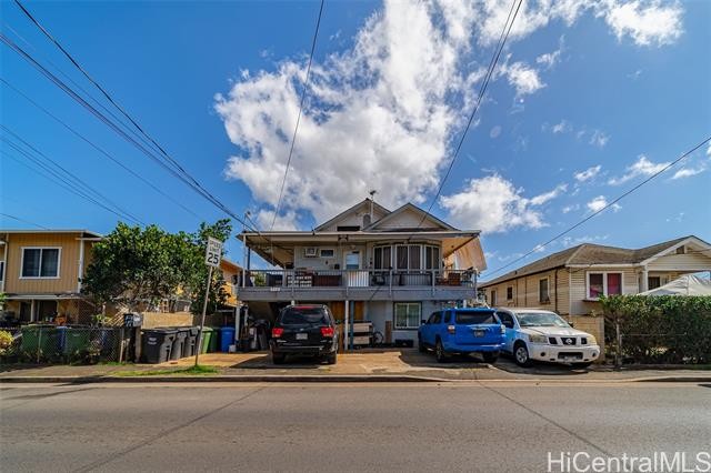 Calling all investors! Rare 2 buildings for sale, 8 units, 15 - Beach Lot for sale in Honolulu, Hawaii on Beachhouse.com
