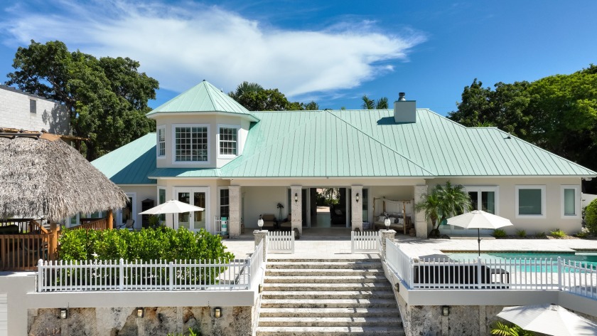 ATTENTION BOATERS & ENTERTAINERS!! 150' OF WATER DIRECTLY ON - Beach Home for sale in Key Largo, Florida on Beachhouse.com
