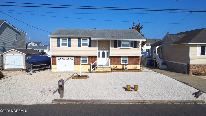 Located in a community vibrant with warmth & friendliness this - Beach Home for sale in Toms River, New Jersey on Beachhouse.com