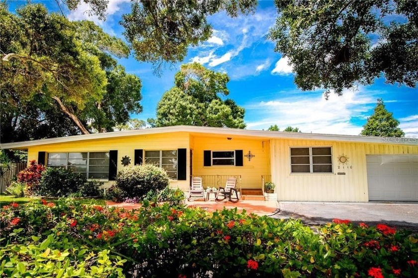 SPECTACULAR... HIGH & DRY    location adjacent and facing the - Beach Home for sale in St. Petersburg, Florida on Beachhouse.com