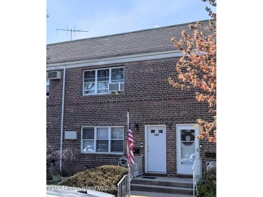 This one-bedroom co-op, situated in Bath Beach Brooklyn, offers - Beach Apartment for sale in Brooklyn, New York on Beachhouse.com