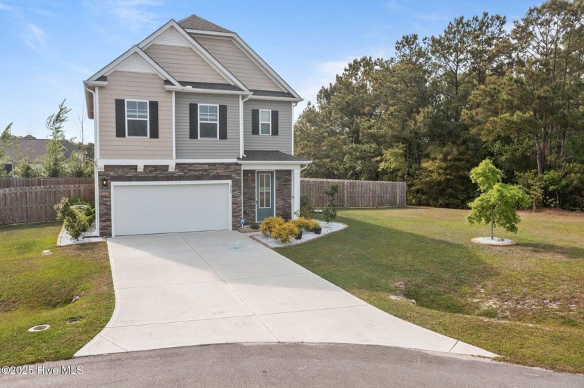 Welcome to this stunning like-new, four-bedroom, three-bathroom - Beach Home for sale in Sneads Ferry, North Carolina on Beachhouse.com