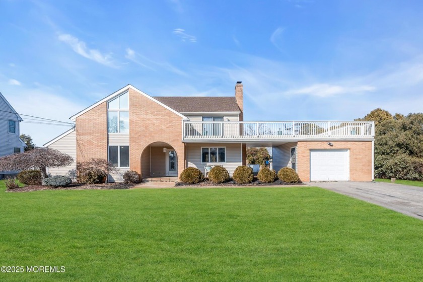 Welcome to a custom built 4 bedroom home complete with an - Beach Home for sale in Bayville, New Jersey on Beachhouse.com