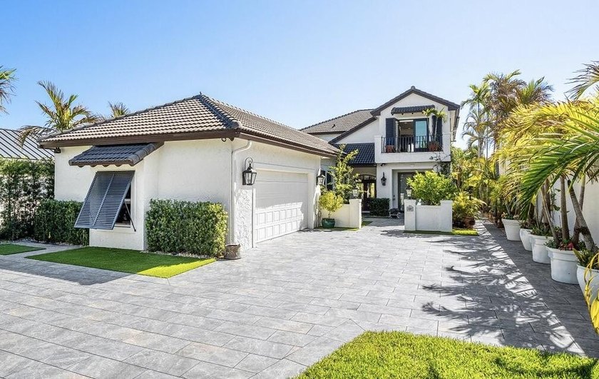 Direct Intracoastal waterfront living in the heart of Jupiter - Beach Home for sale in Jupiter, Florida on Beachhouse.com